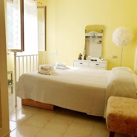 Casa Vacanze Rosy "Nel Verde" パリヌロ エクステリア 写真
